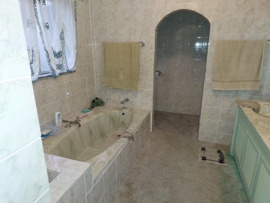 5 Bedroom Property for Sale in Vaal Power A H Free State